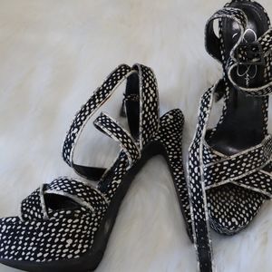Jessica Simpson black/white heels